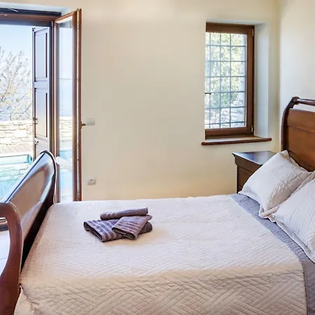 Dionysos Luxury Hotel *
