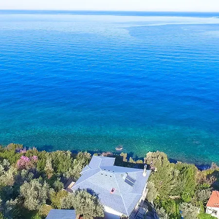 Dionysos Luxury Hotell *