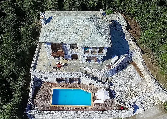 Dionysos Luxury מלון
