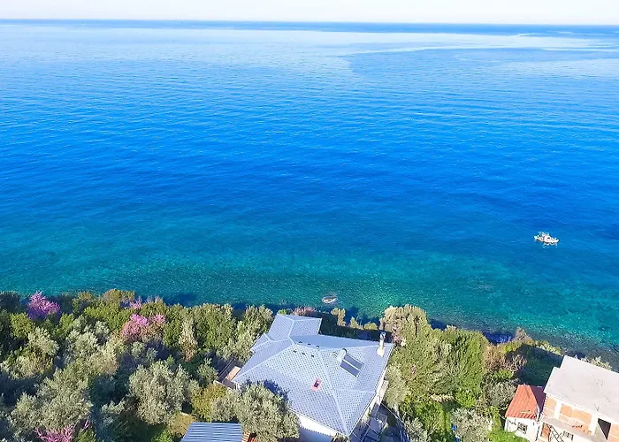 Dionysos Luxury Hotel *